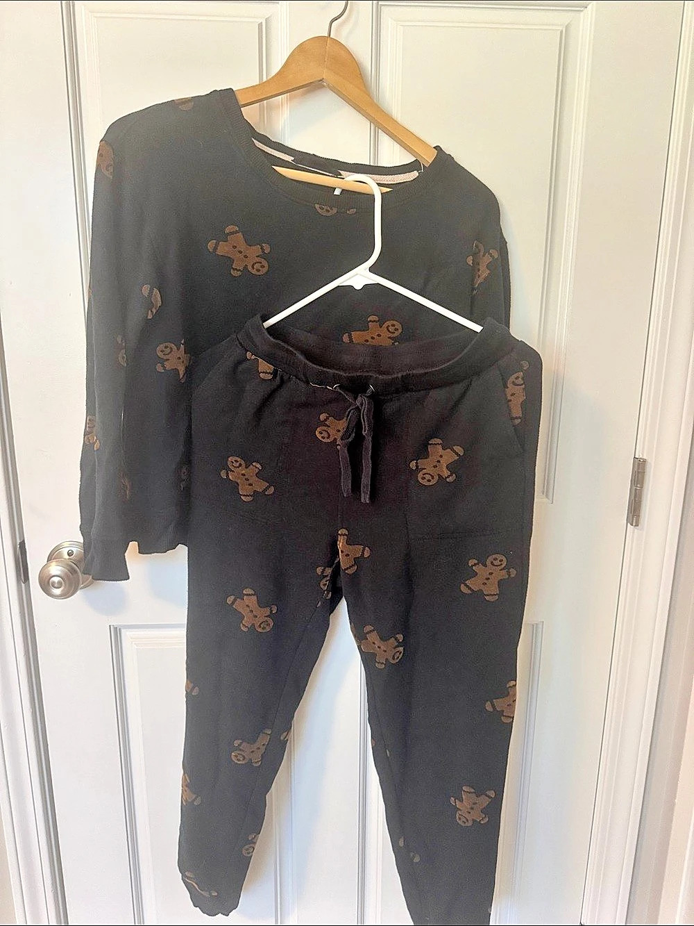 Jane and Delancey Lounge Set in Black & Brown Gingerbread